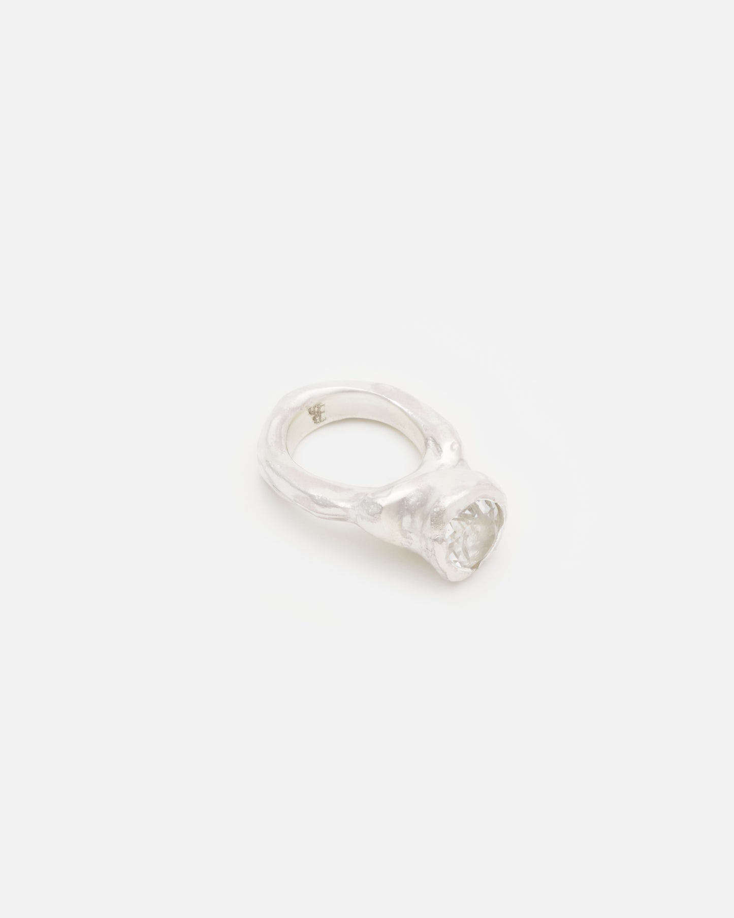 ATHYRIS PINKY RING - WHITE QUARTZ